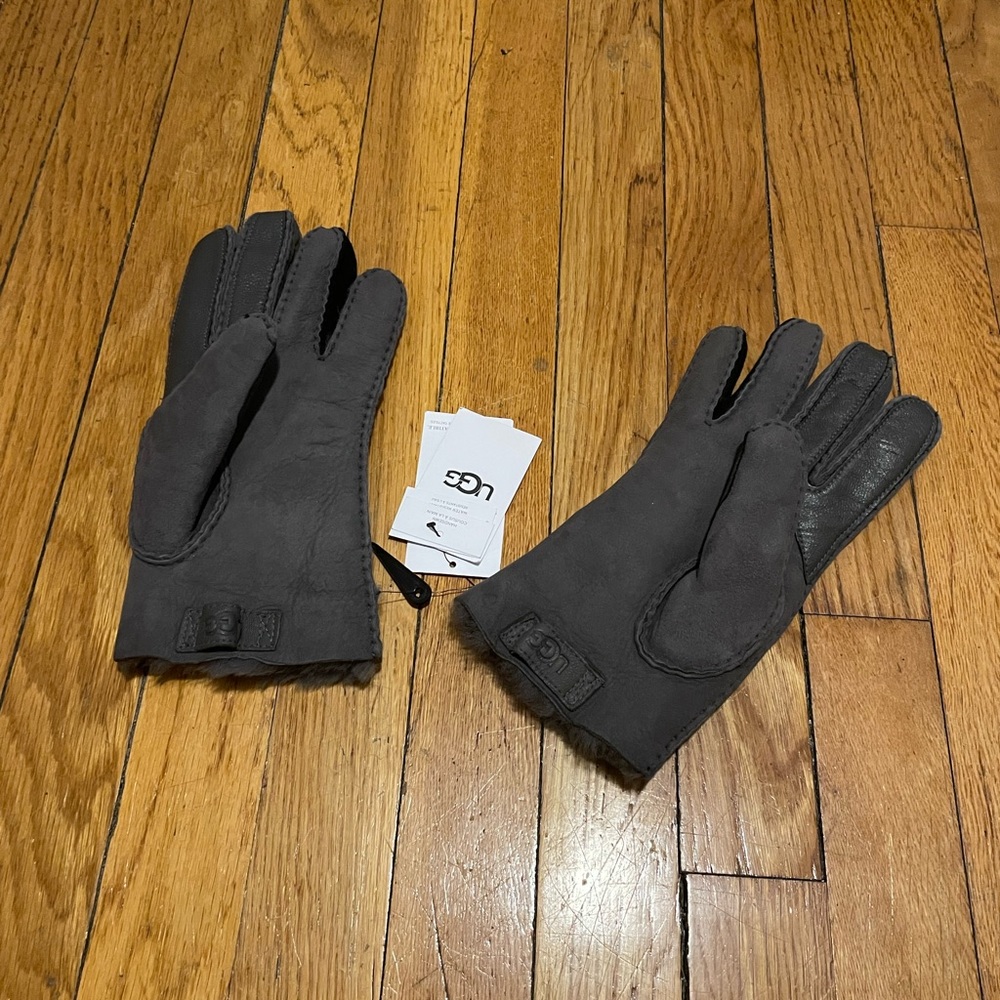 Ugg Gloves - image 4